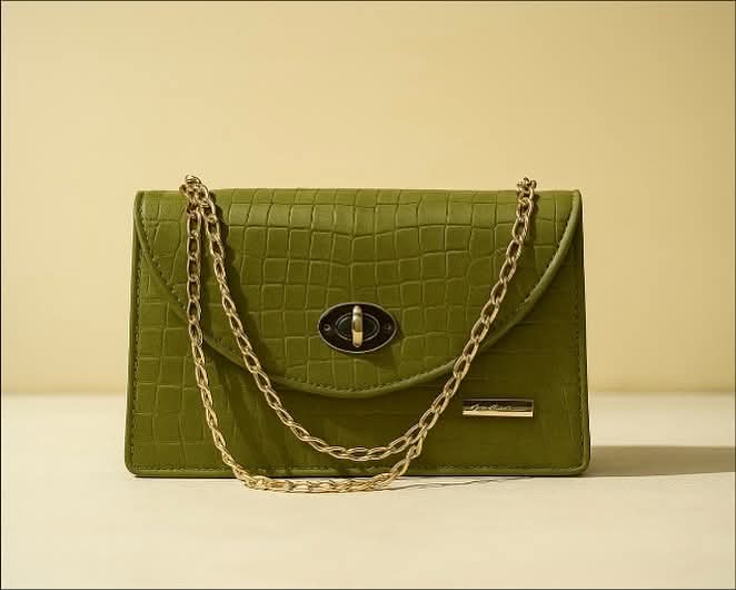 Olive Green Croc-Texture Shoulder Bag with Gold Chain – Stylish & Timeless Design