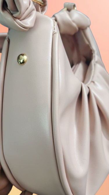 Elegant Soft Leather Shoulder Bag for Women – Minimal & Trendy | MeerozLuxe